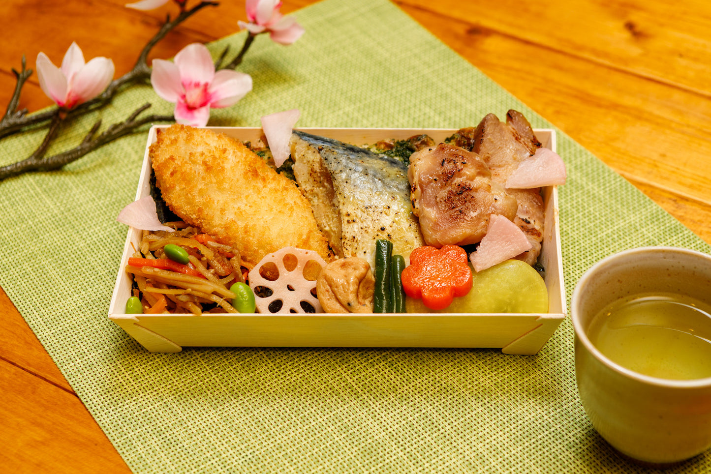 【春限定】鰆の木の芽味噌焼き、 味噌漬け焼豚、鶏もも西京焼き 江戸前ちば海苔弁