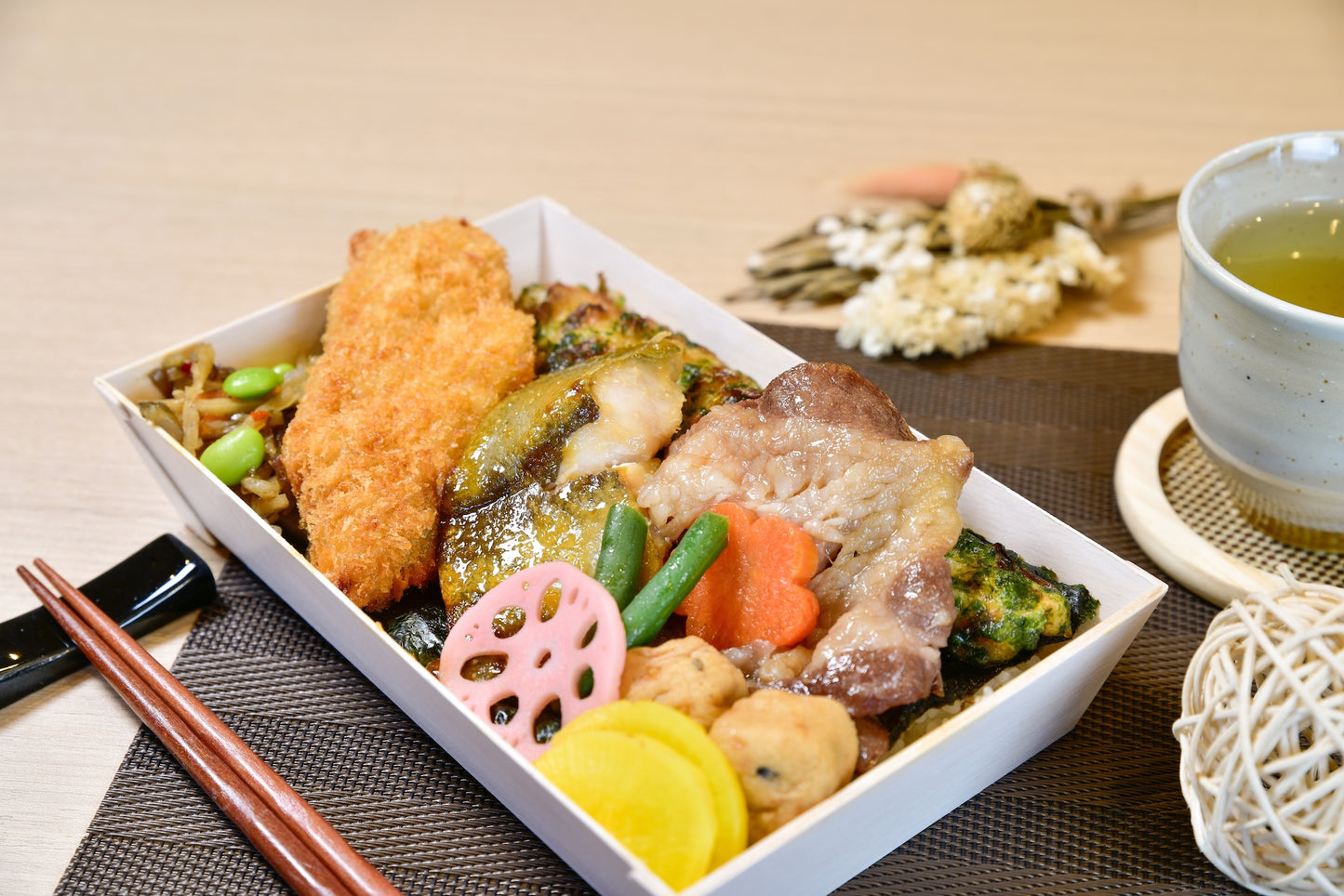 銀ひらす西京焼きと黒毛和牛すき焼き江戸前ちば海苔弁